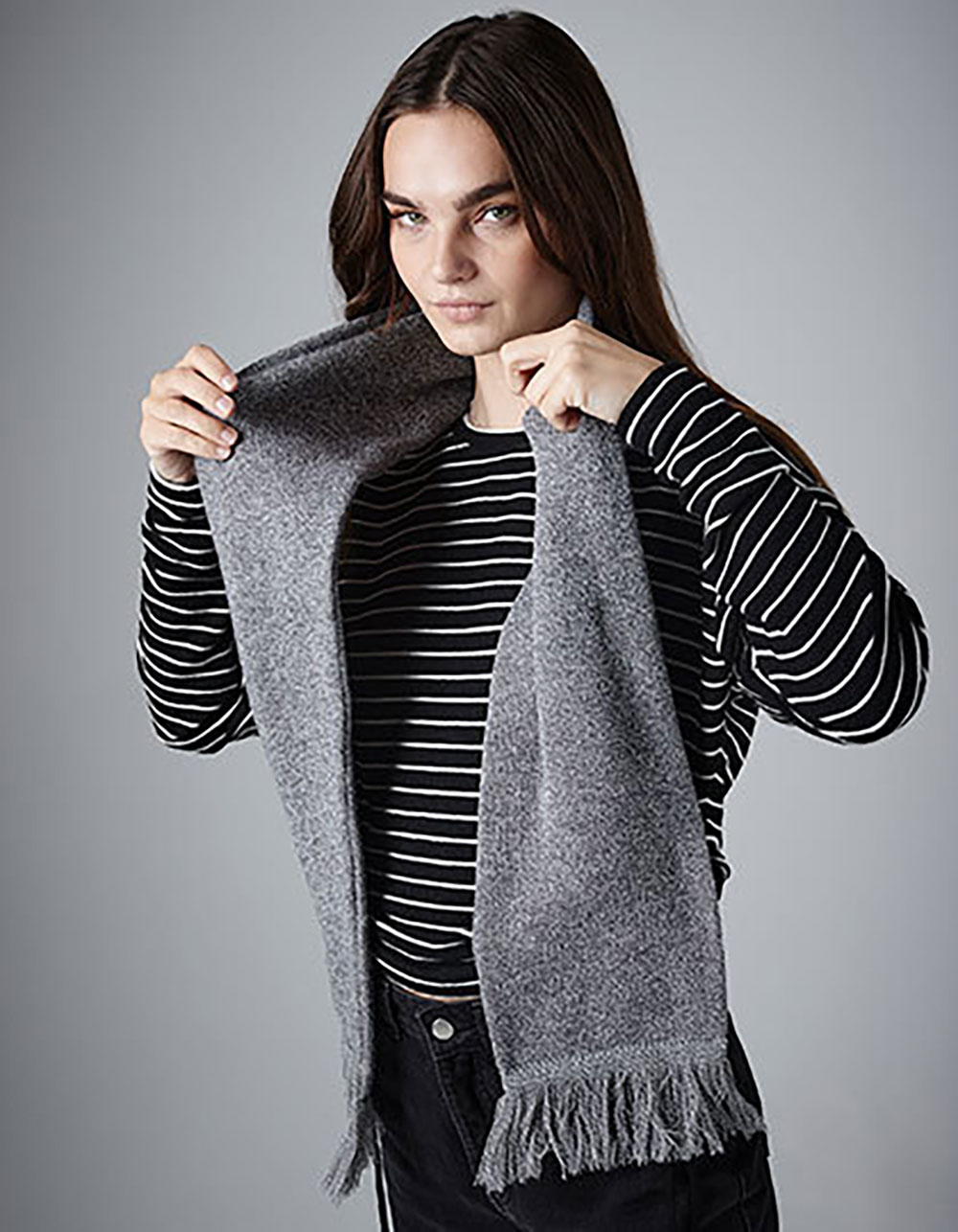 CB470-ModelAO6o7nd0DXB9J Classic Knitted Scarf Beechfield CB470