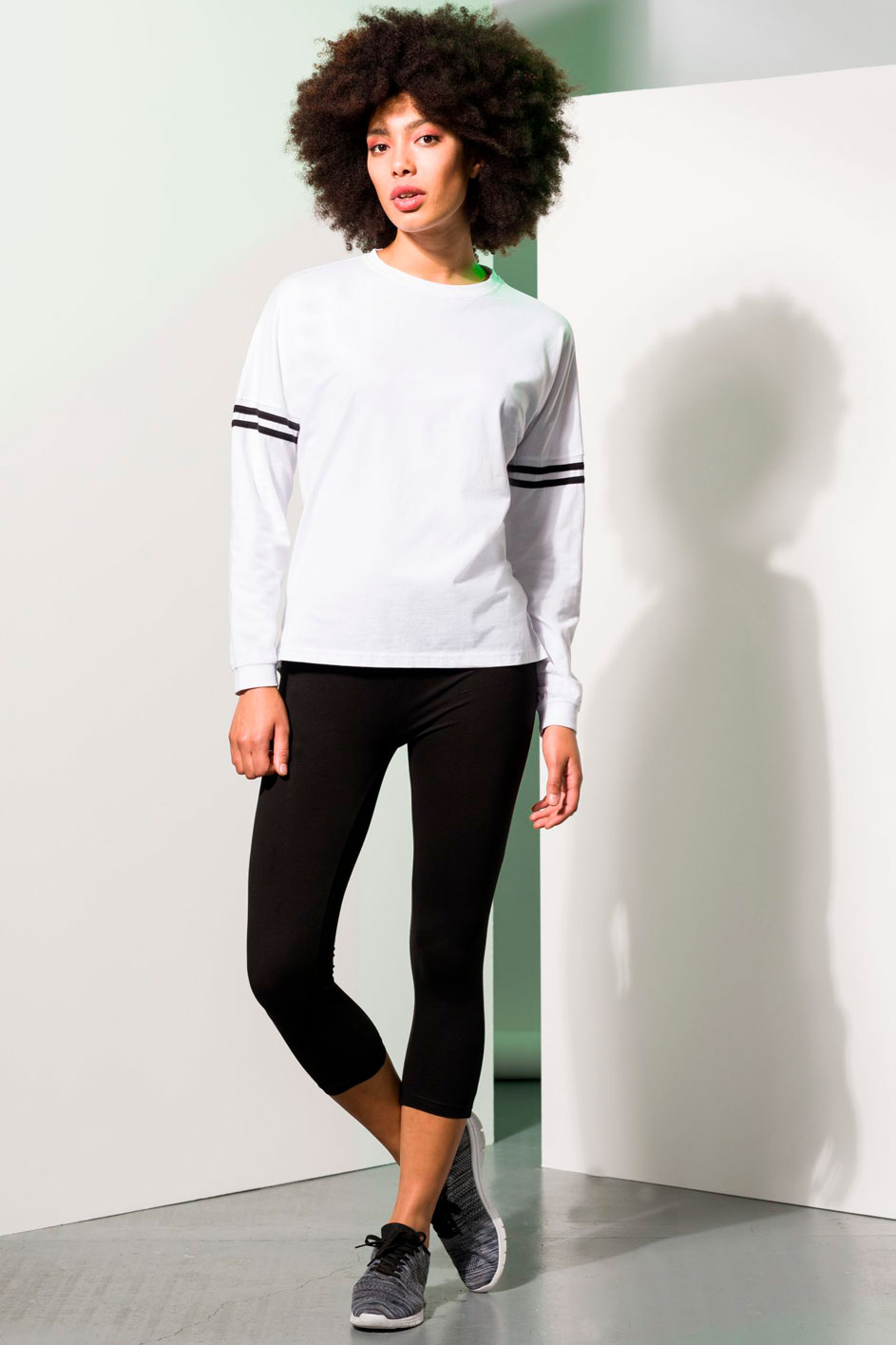 SK068_BLACK_SF514_WHITEBLACKSTRIPES_21_01-scaledX9SFgITuKQALv