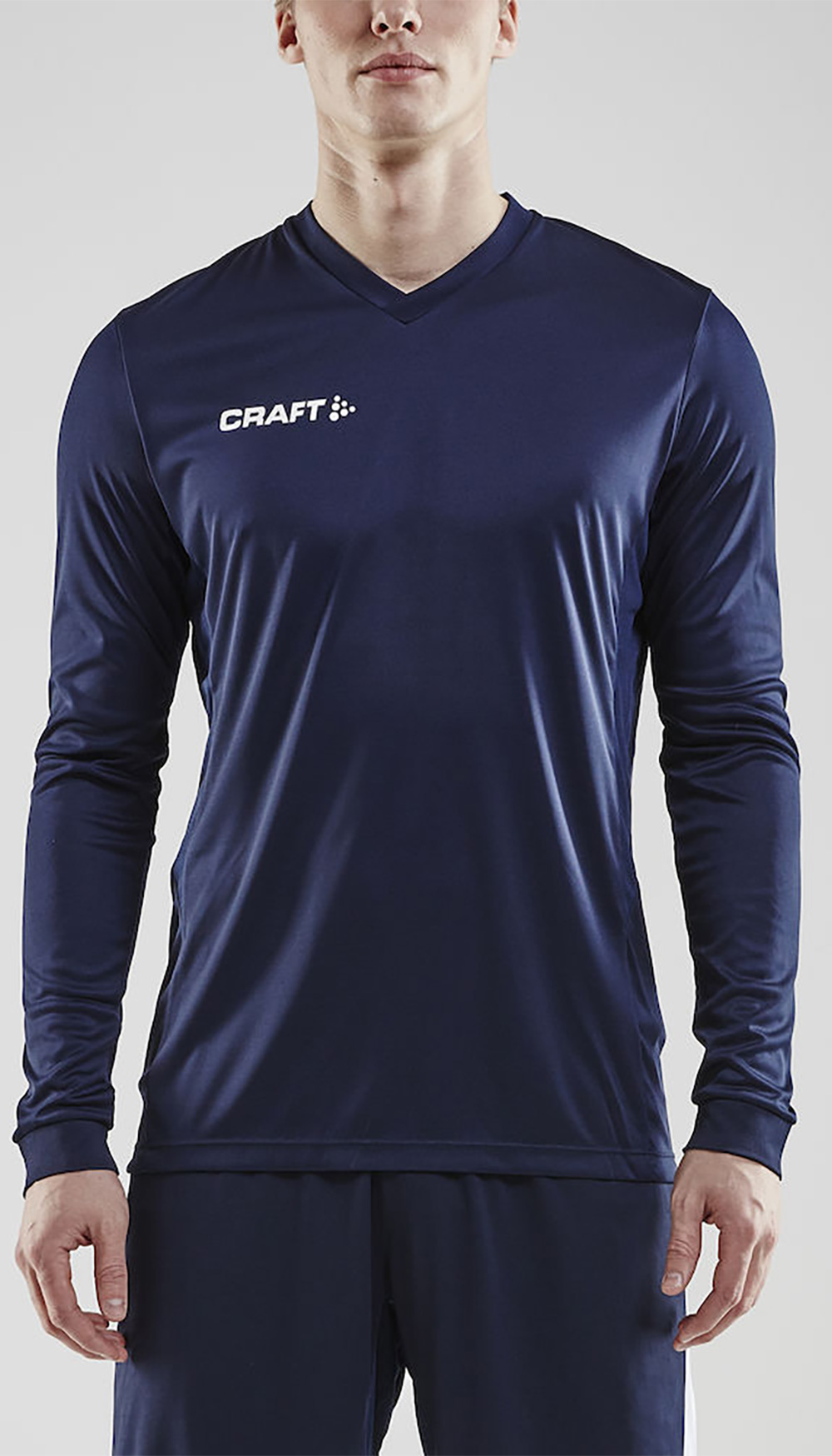 1906884-model navy